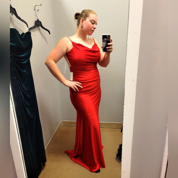 Meet your Posher, Alex - Picture 3 of 8